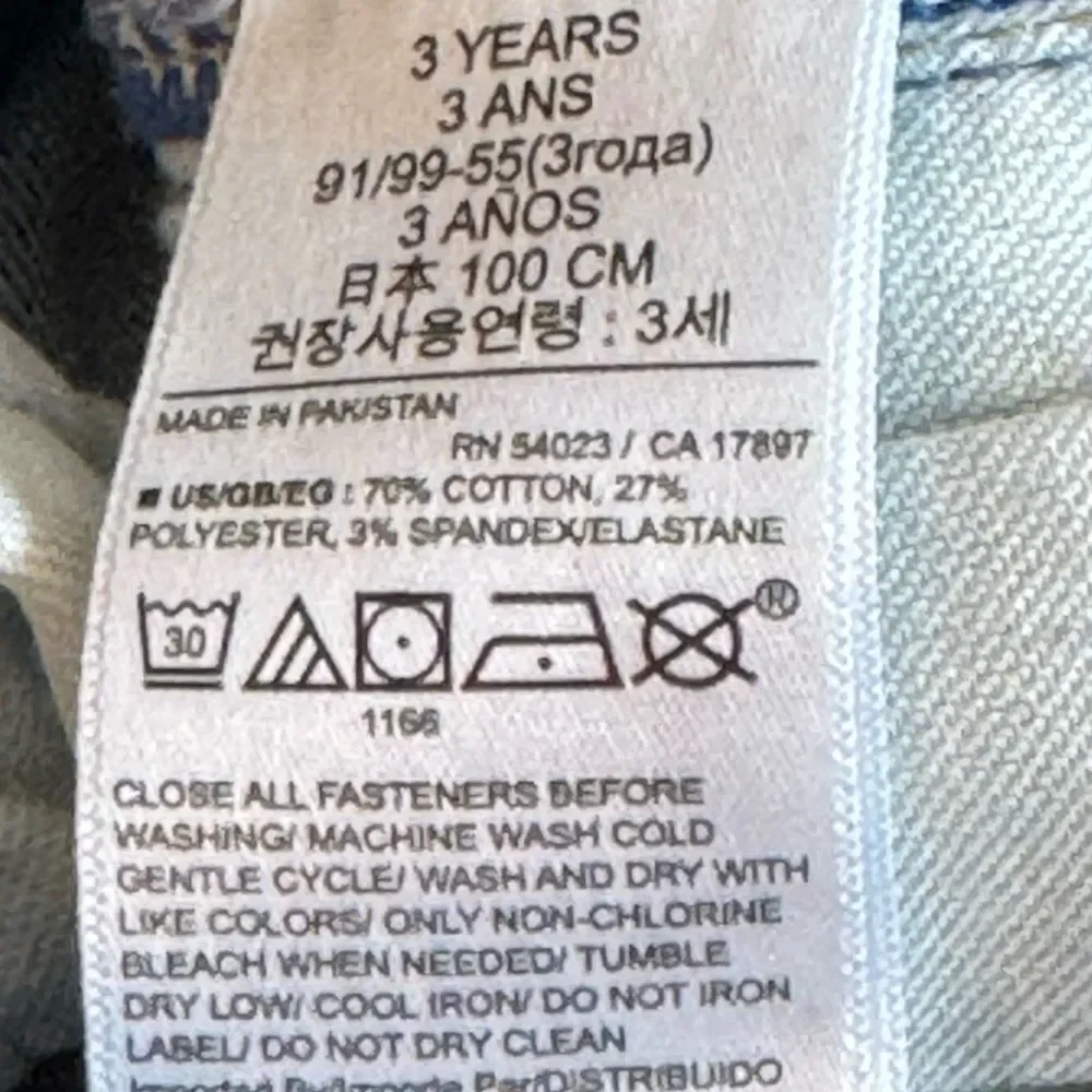 GAP DISTRESSED SKINNY JEANS. 3 YEARS OLD.